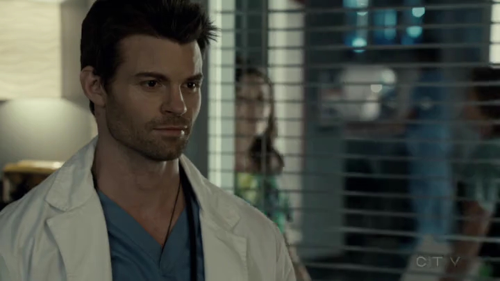 VampireDiariesWorld-dot-org_SavingHope2x05-2266.jpg