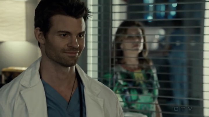 VampireDiariesWorld-dot-org_SavingHope2x05-2267.jpg