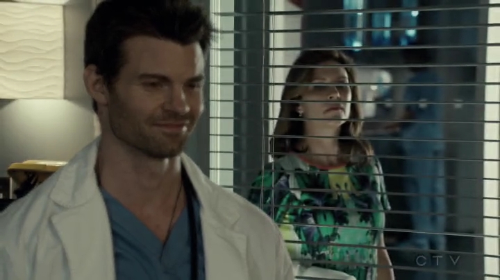 VampireDiariesWorld-dot-org_SavingHope2x05-2268.jpg