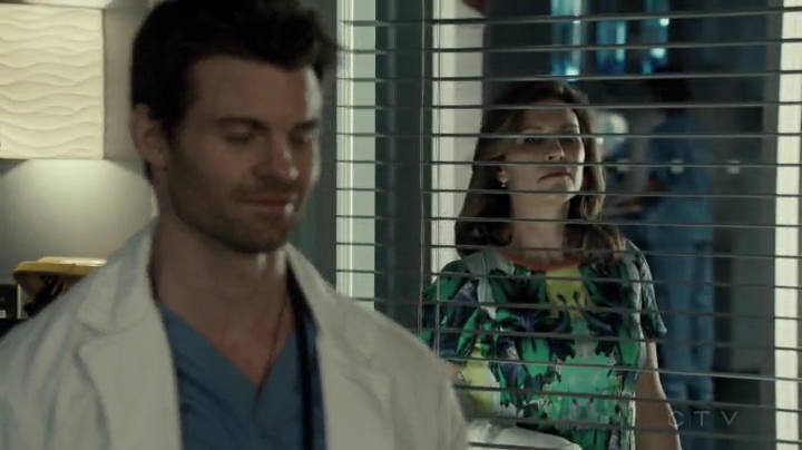 VampireDiariesWorld-dot-org_SavingHope2x05-2269.jpg