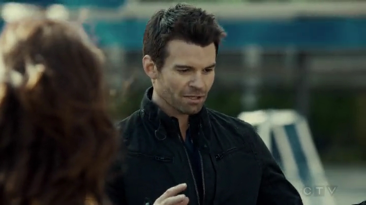 VampireDiariesWorld-dot-org_SavingHope2x06-2366.jpg