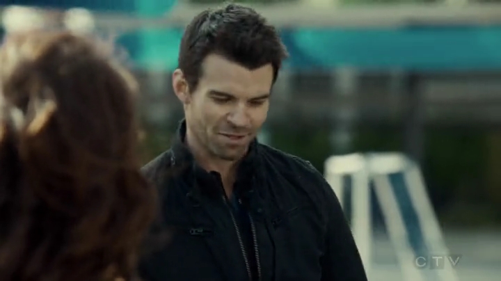 VampireDiariesWorld-dot-org_SavingHope2x06-2368.jpg