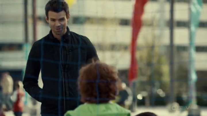 VampireDiariesWorld-dot-org_SavingHope2x06-2389.jpg