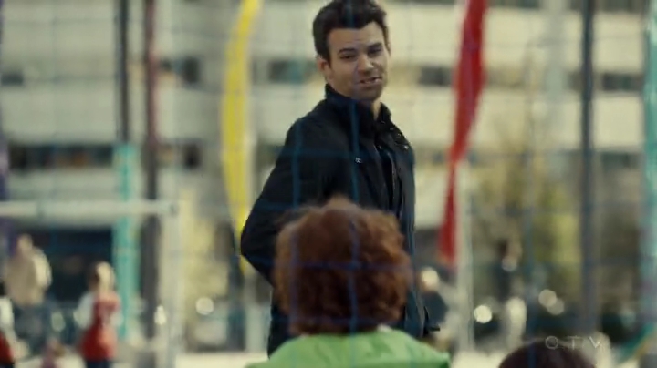 VampireDiariesWorld-dot-org_SavingHope2x06-2390.jpg