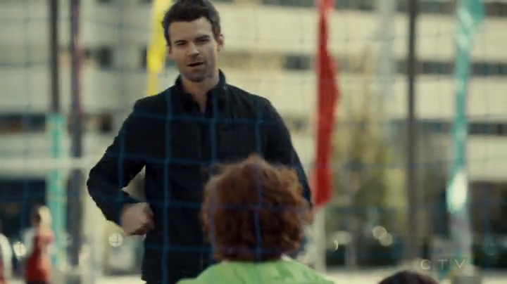 VampireDiariesWorld-dot-org_SavingHope2x06-2392.jpg