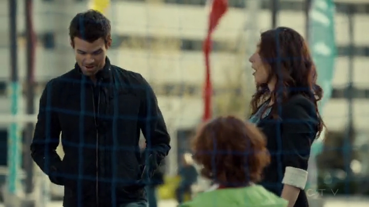 VampireDiariesWorld-dot-org_SavingHope2x06-2403.jpg