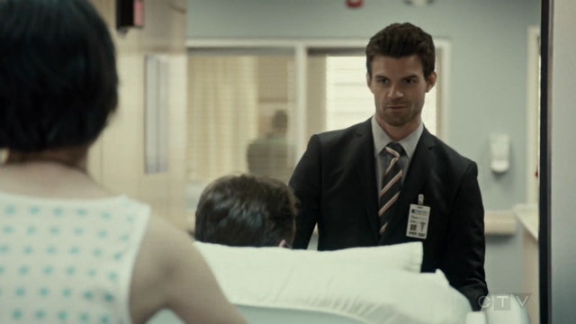 VampireDiariesWorld-dot-org_SavingHope2x07-0843.jpg