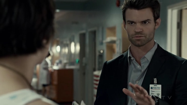 VampireDiariesWorld-dot-org_SavingHope2x07-2333.jpg