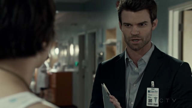 VampireDiariesWorld-dot-org_SavingHope2x07-2334.jpg