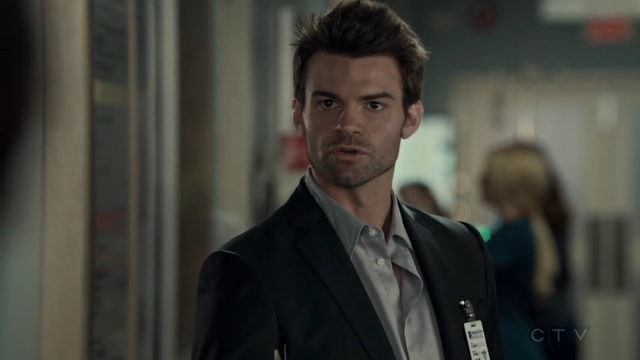 VampireDiariesWorld-dot-org_SavingHope2x07-2345.jpg