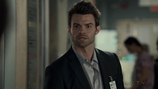 VampireDiariesWorld-dot-org_SavingHope2x07-2352.jpg