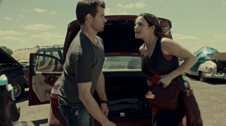 VampireDiariesWorld-dot-org_SavingHope2x08-0224.jpg