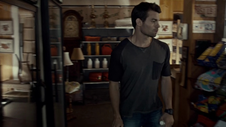 VampireDiariesWorld-dot-org_SavingHope2x08-0331.jpg