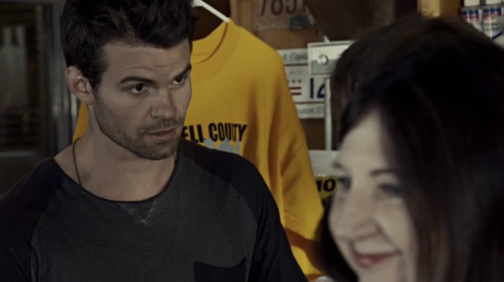 VampireDiariesWorld-dot-org_SavingHope2x08-0339.jpg