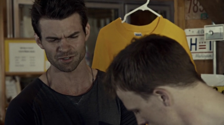 VampireDiariesWorld-dot-org_SavingHope2x08-0354.jpg