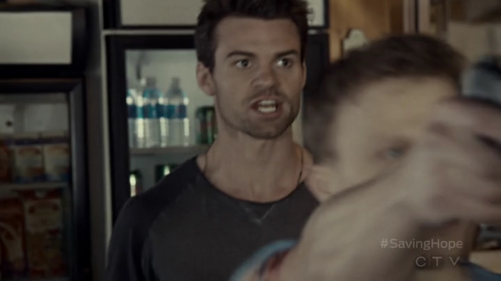 VampireDiariesWorld-dot-org_SavingHope2x08-0391.jpg