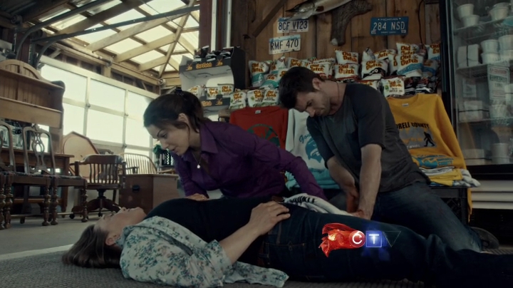 VampireDiariesWorld-dot-org_SavingHope2x08-0447.jpg