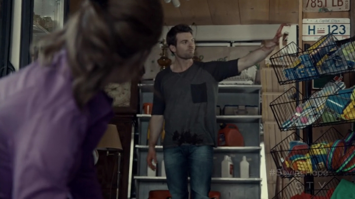 VampireDiariesWorld-dot-org_SavingHope2x08-0498.jpg