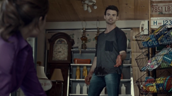 VampireDiariesWorld-dot-org_SavingHope2x08-0502.jpg