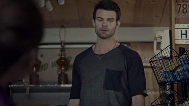 VampireDiariesWorld-dot-org_SavingHope2x08-0505.jpg