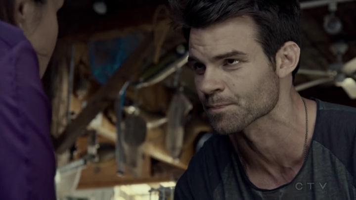 VampireDiariesWorld-dot-org_SavingHope2x08-0617.jpg