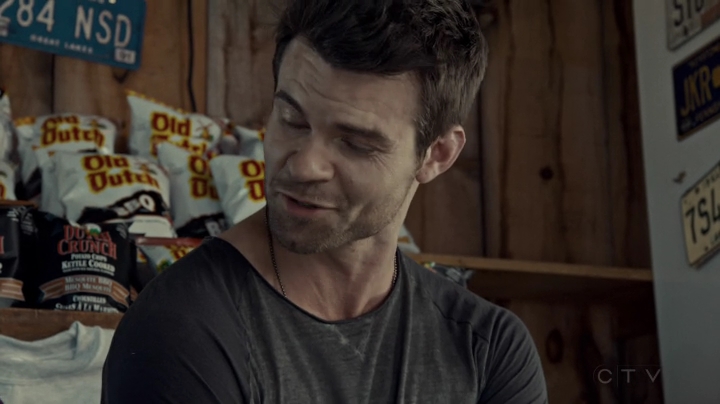 VampireDiariesWorld-dot-org_SavingHope2x08-0826.jpg