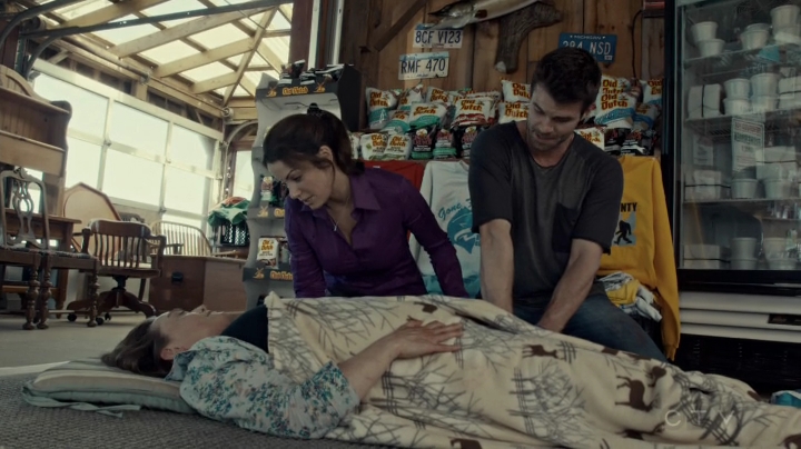 VampireDiariesWorld-dot-org_SavingHope2x08-0849.jpg