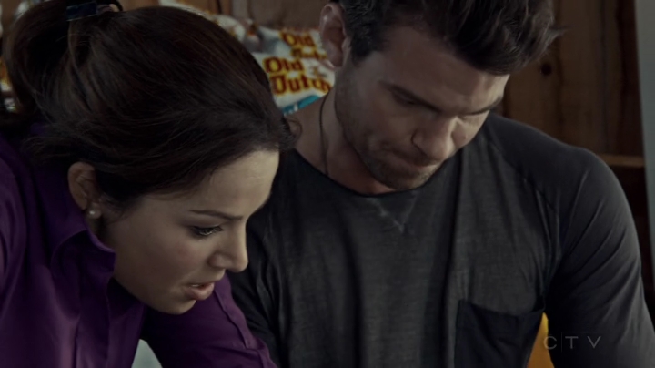 VampireDiariesWorld-dot-org_SavingHope2x08-0864.jpg