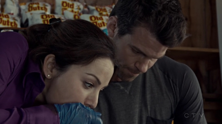 VampireDiariesWorld-dot-org_SavingHope2x08-0871.jpg