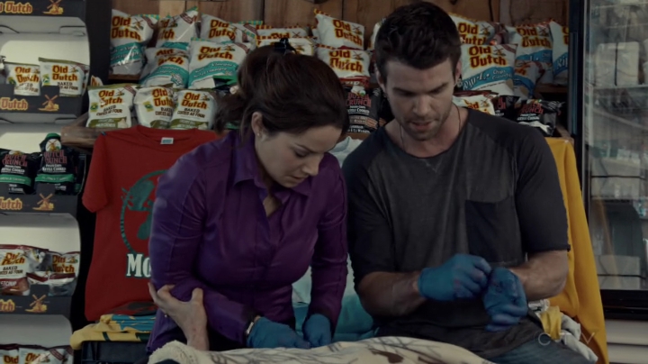 VampireDiariesWorld-dot-org_SavingHope2x08-0887.jpg