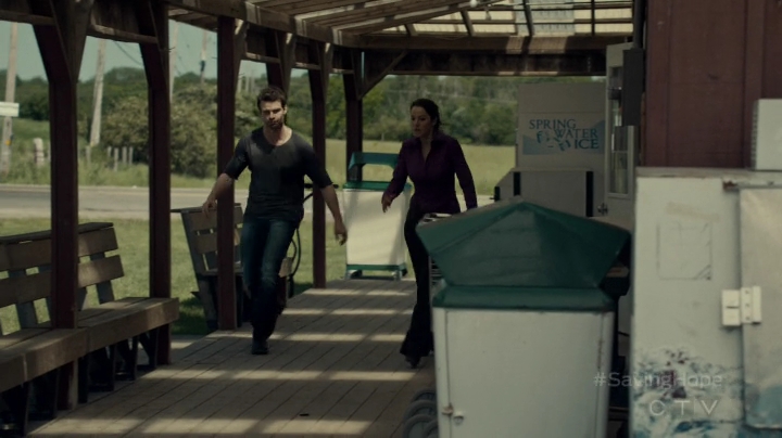 VampireDiariesWorld-dot-org_SavingHope2x08-0969.jpg