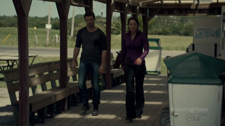 VampireDiariesWorld-dot-org_SavingHope2x08-0971.jpg