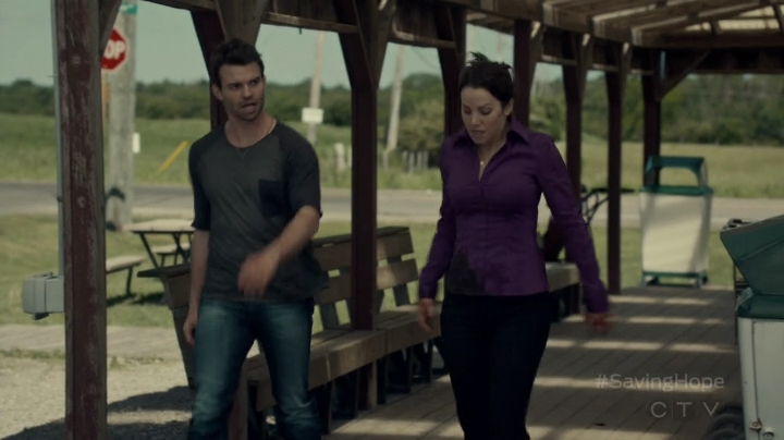 VampireDiariesWorld-dot-org_SavingHope2x08-0973.jpg