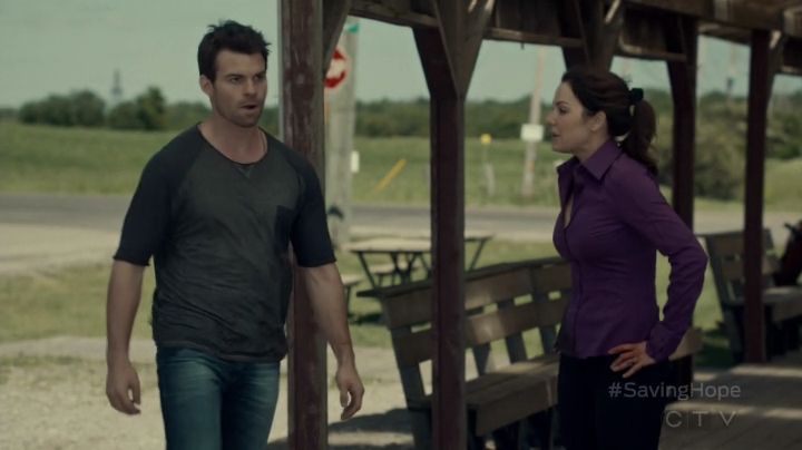 VampireDiariesWorld-dot-org_SavingHope2x08-0975.jpg