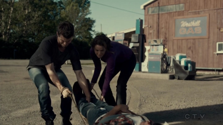 VampireDiariesWorld-dot-org_SavingHope2x08-1154.jpg