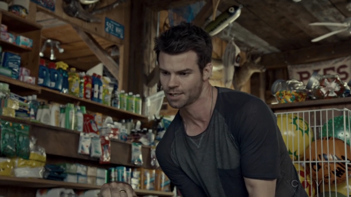 VampireDiariesWorld-dot-org_SavingHope2x08-1207.jpg