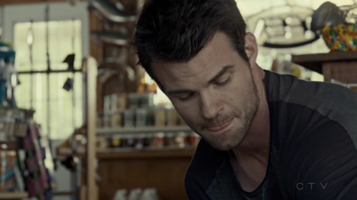 VampireDiariesWorld-dot-org_SavingHope2x08-1218.jpg