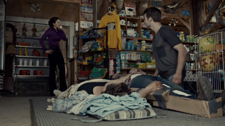 VampireDiariesWorld-dot-org_SavingHope2x08-1231.jpg