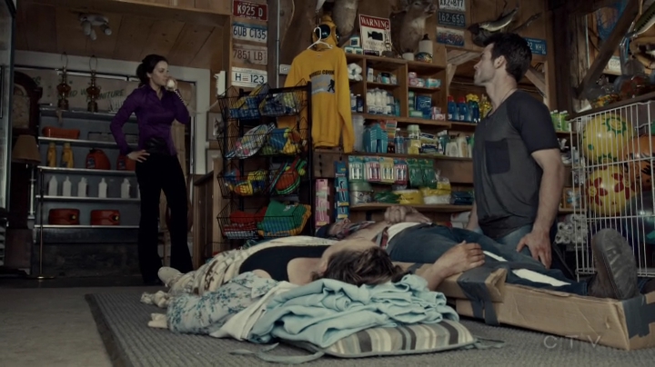 VampireDiariesWorld-dot-org_SavingHope2x08-1233.jpg