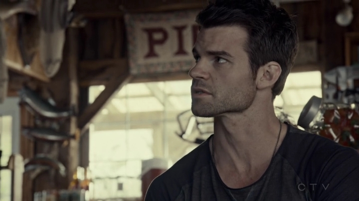 VampireDiariesWorld-dot-org_SavingHope2x08-1245.jpg