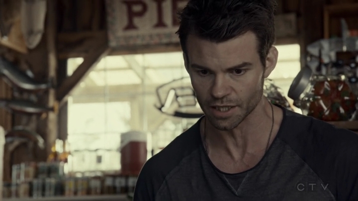 VampireDiariesWorld-dot-org_SavingHope2x08-1252.jpg