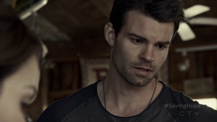 VampireDiariesWorld-dot-org_SavingHope2x08-1396.jpg