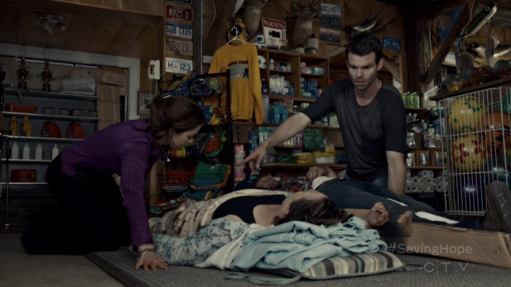 VampireDiariesWorld-dot-org_SavingHope2x08-1402.jpg