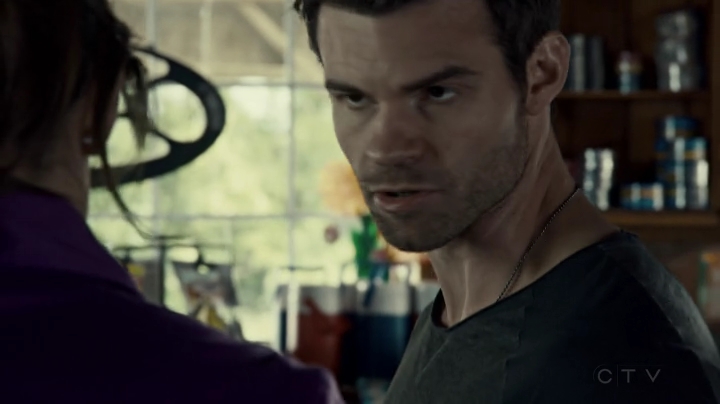 VampireDiariesWorld-dot-org_SavingHope2x08-1430.jpg