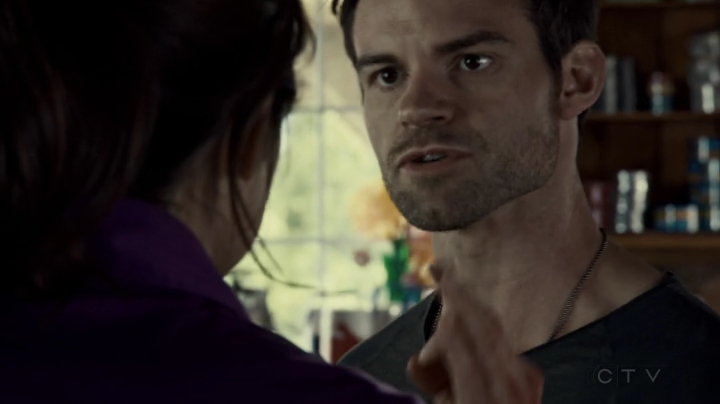 VampireDiariesWorld-dot-org_SavingHope2x08-1433.jpg