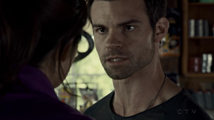 VampireDiariesWorld-dot-org_SavingHope2x08-1434.jpg