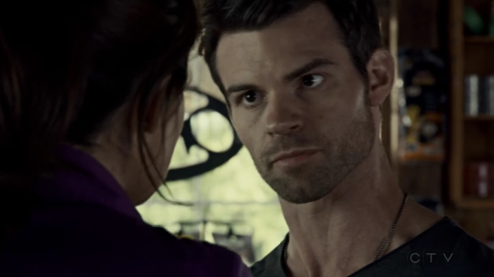 VampireDiariesWorld-dot-org_SavingHope2x08-1442.jpg