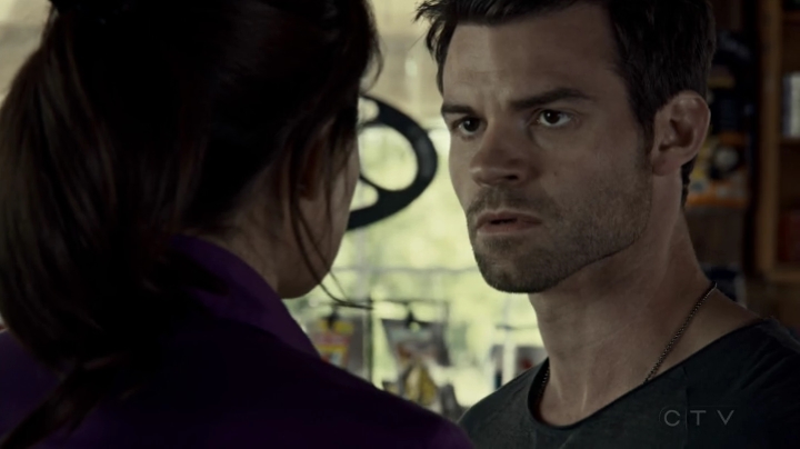 VampireDiariesWorld-dot-org_SavingHope2x08-1452.jpg