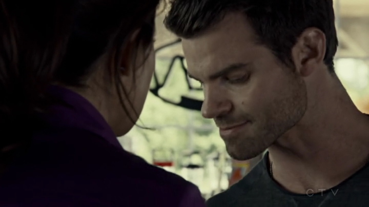 VampireDiariesWorld-dot-org_SavingHope2x08-1455.jpg