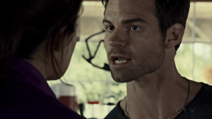 VampireDiariesWorld-dot-org_SavingHope2x08-1456.jpg